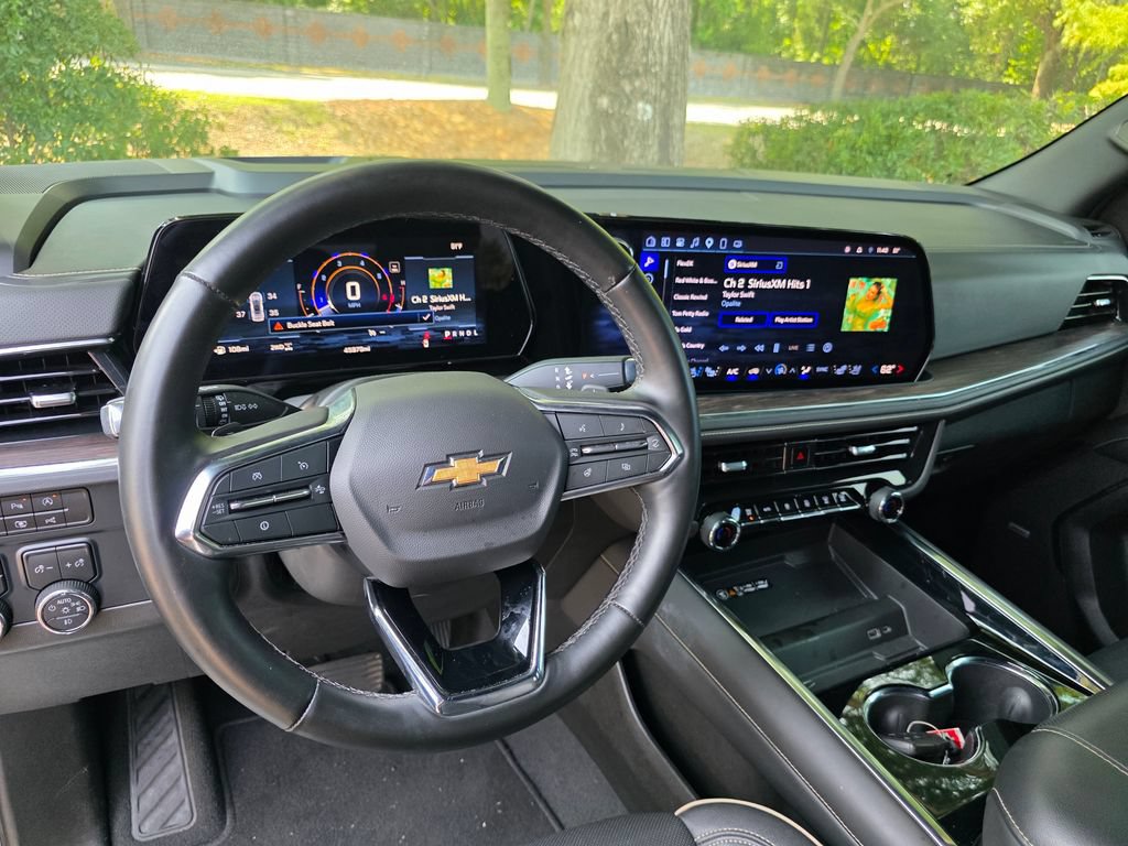 Used 2025 Chevrolet Tahoe Premier AWD/4WD image 15