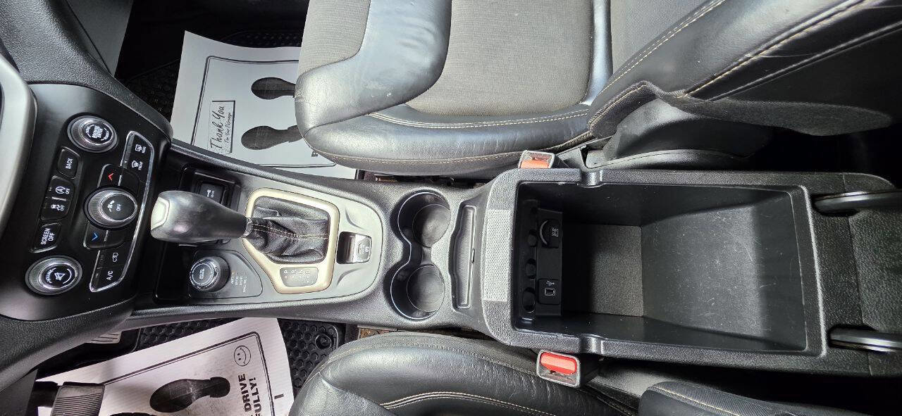 Used 2018 Jeep Cherokee Latitude Plus w/ Cold Weather Group image 22