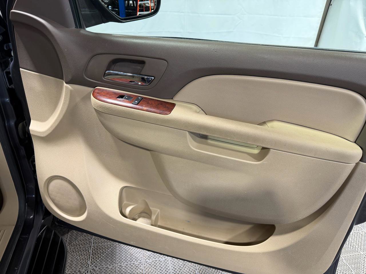 Used 2010 Chevrolet Suburban LT AWD/4WD image 14