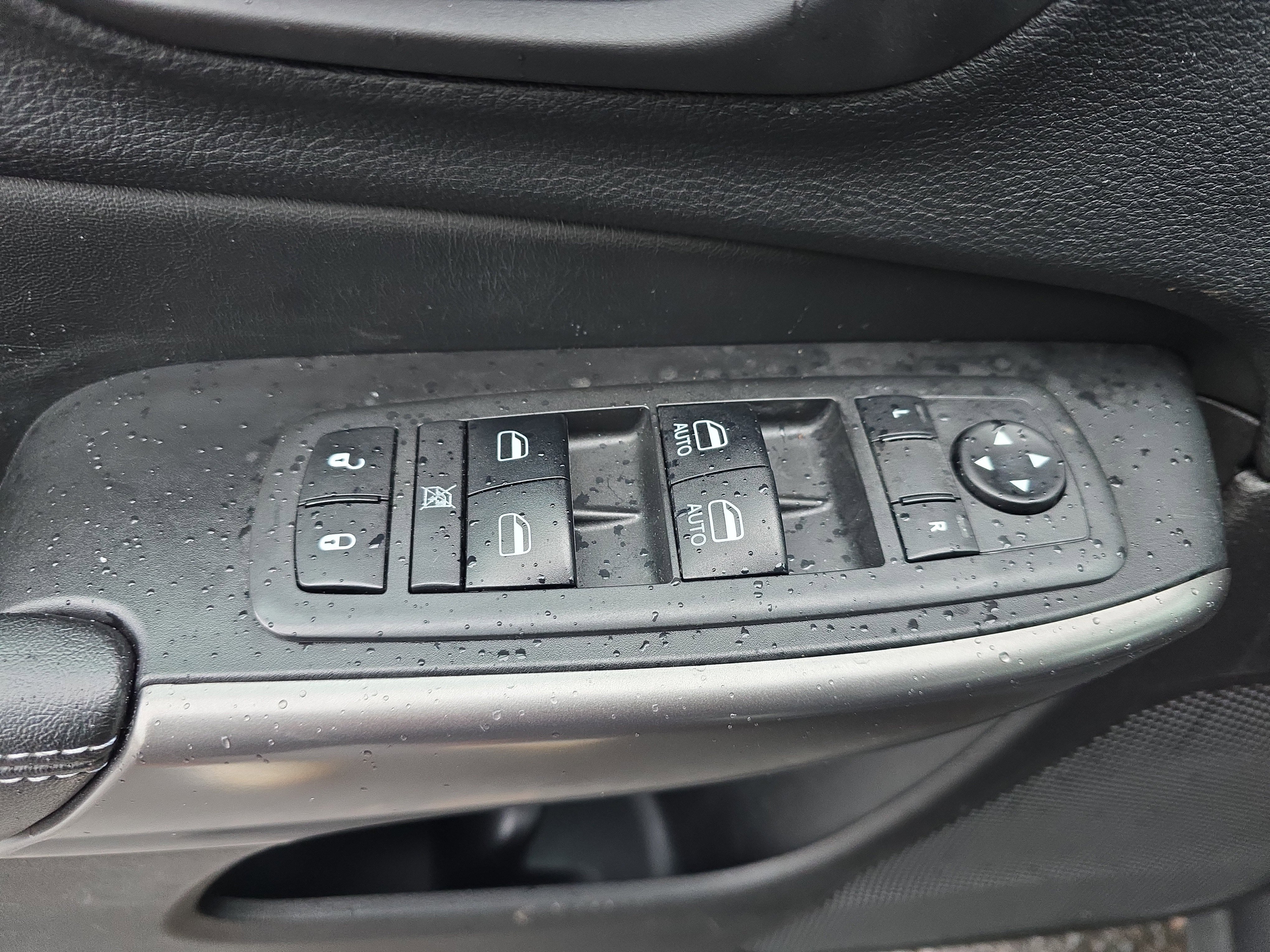 Used 2020 Jeep Cherokee Latitude Plus w/ Cold Weather Group image 18