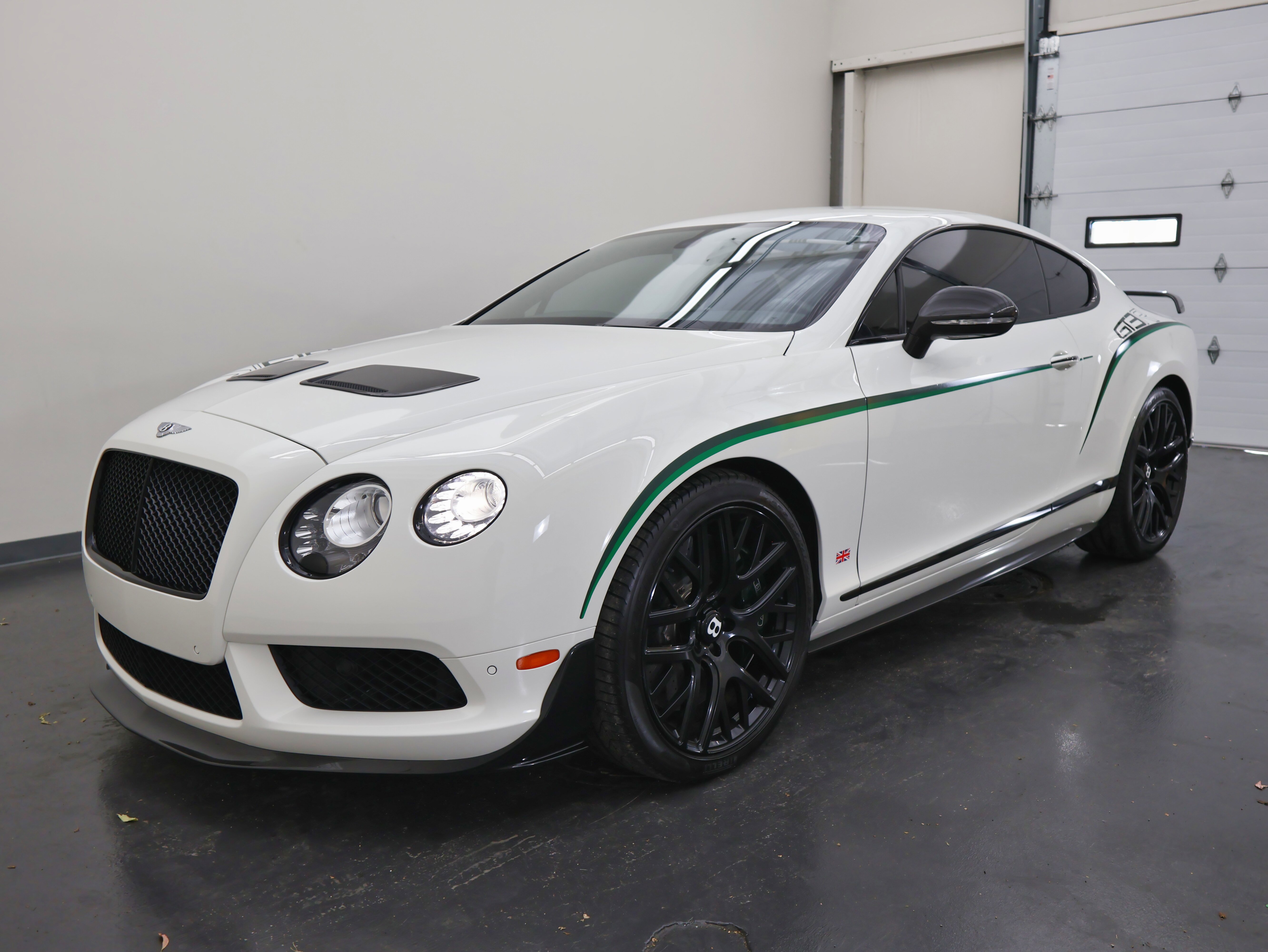 Used 2015 Bentley Continental GT3-R image 7