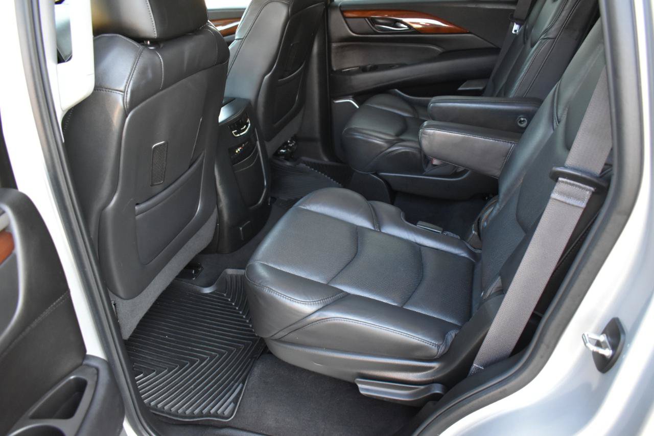 Used 2016 Cadillac Escalade Luxury AWD/4WD image 26