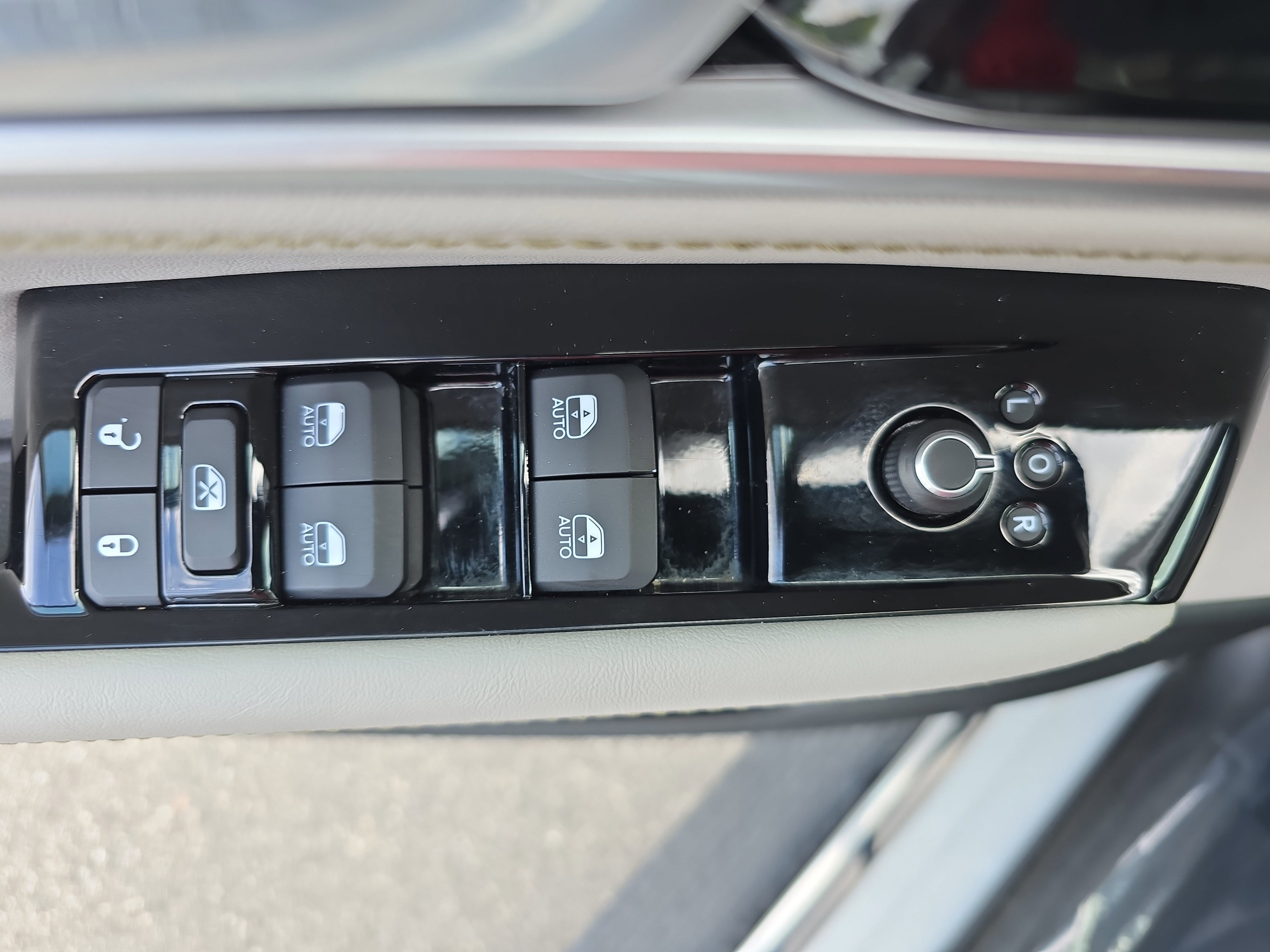 Used 2024 Jeep Wagoneer L 4WD image 26