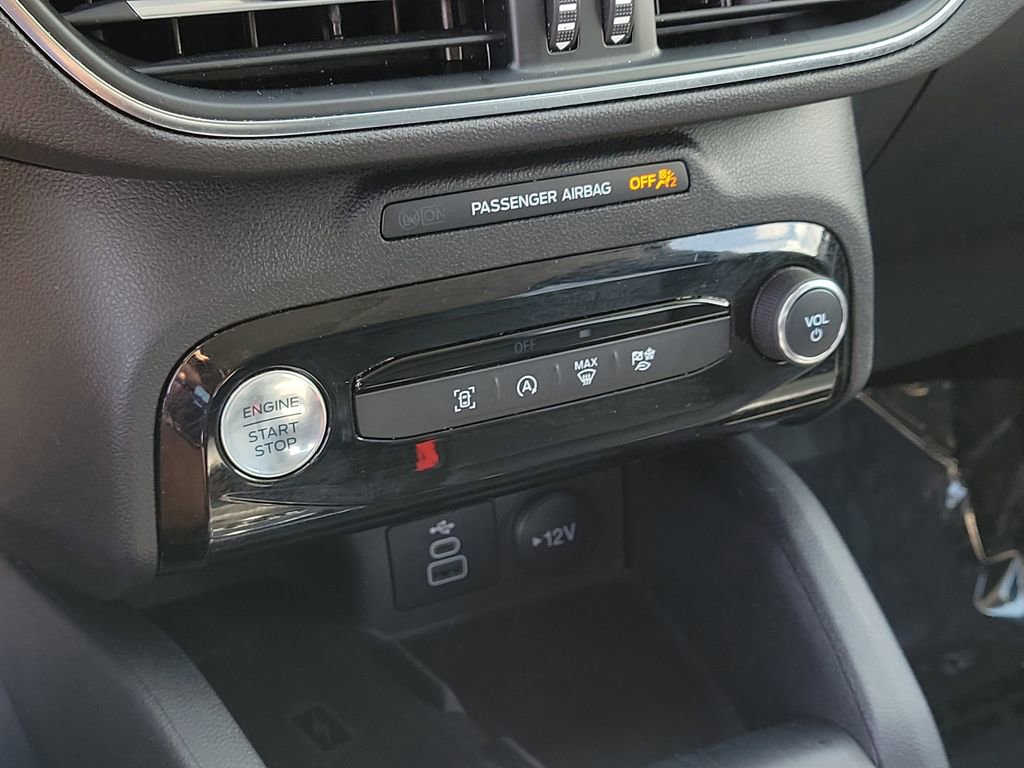 Used 2025 Ford Escape Platinum AWD/4WD image 26