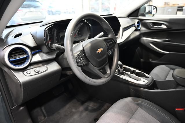 Used 2025 Chevrolet Trax LS w/ LS Convenience Package FWD image 19