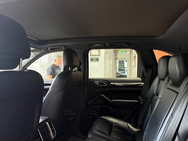 Used 2018 Porsche Cayenne Platinum Edition AWD/4WD image 9