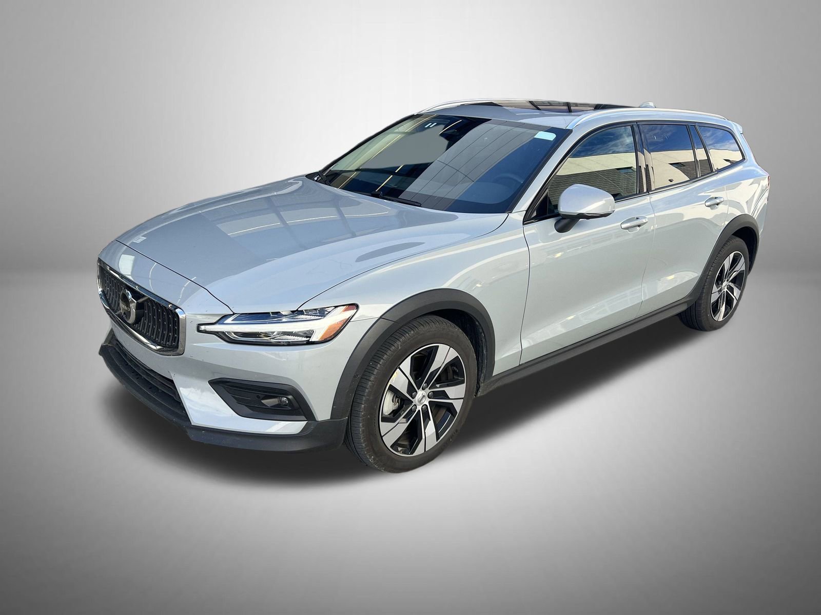 Used 2025 Volvo V60 B5 Cross Country Plus