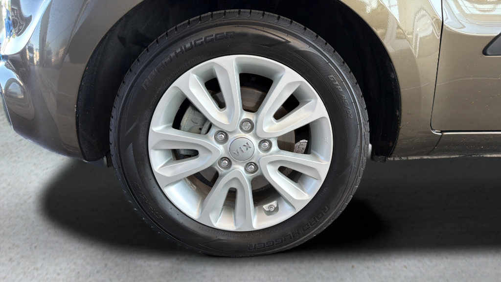 Used 2013 Kia Soul + w/ Audio Pkg FWD image 23
