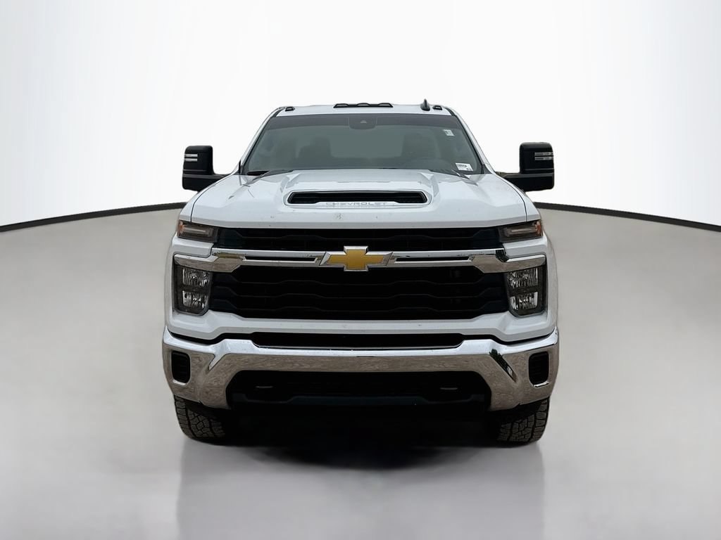 Used 2024 Chevrolet Silverado 3500 LT AWD/4WD image 2