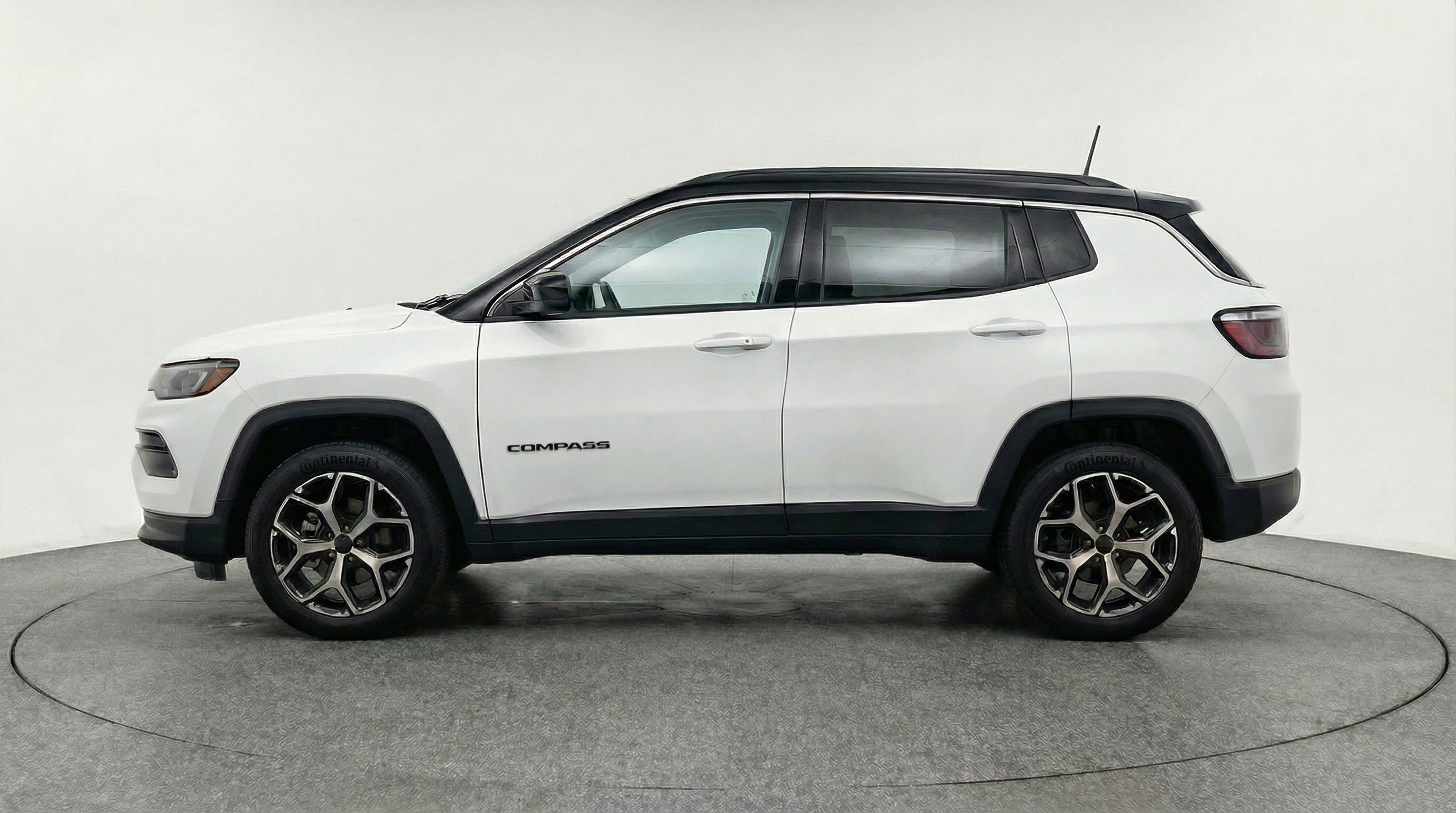 Used 2025 Jeep Compass Limited image 5