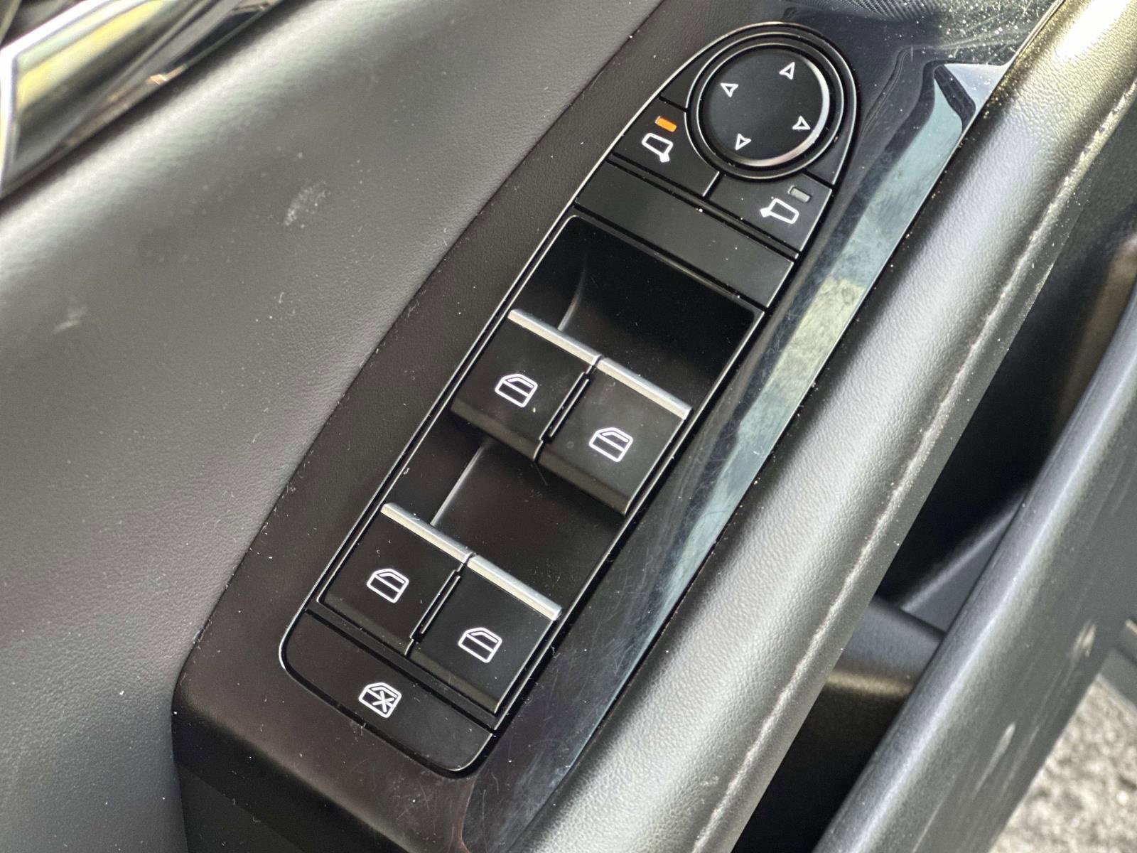 Used 2022 MAZDA MAZDA3 s image 21