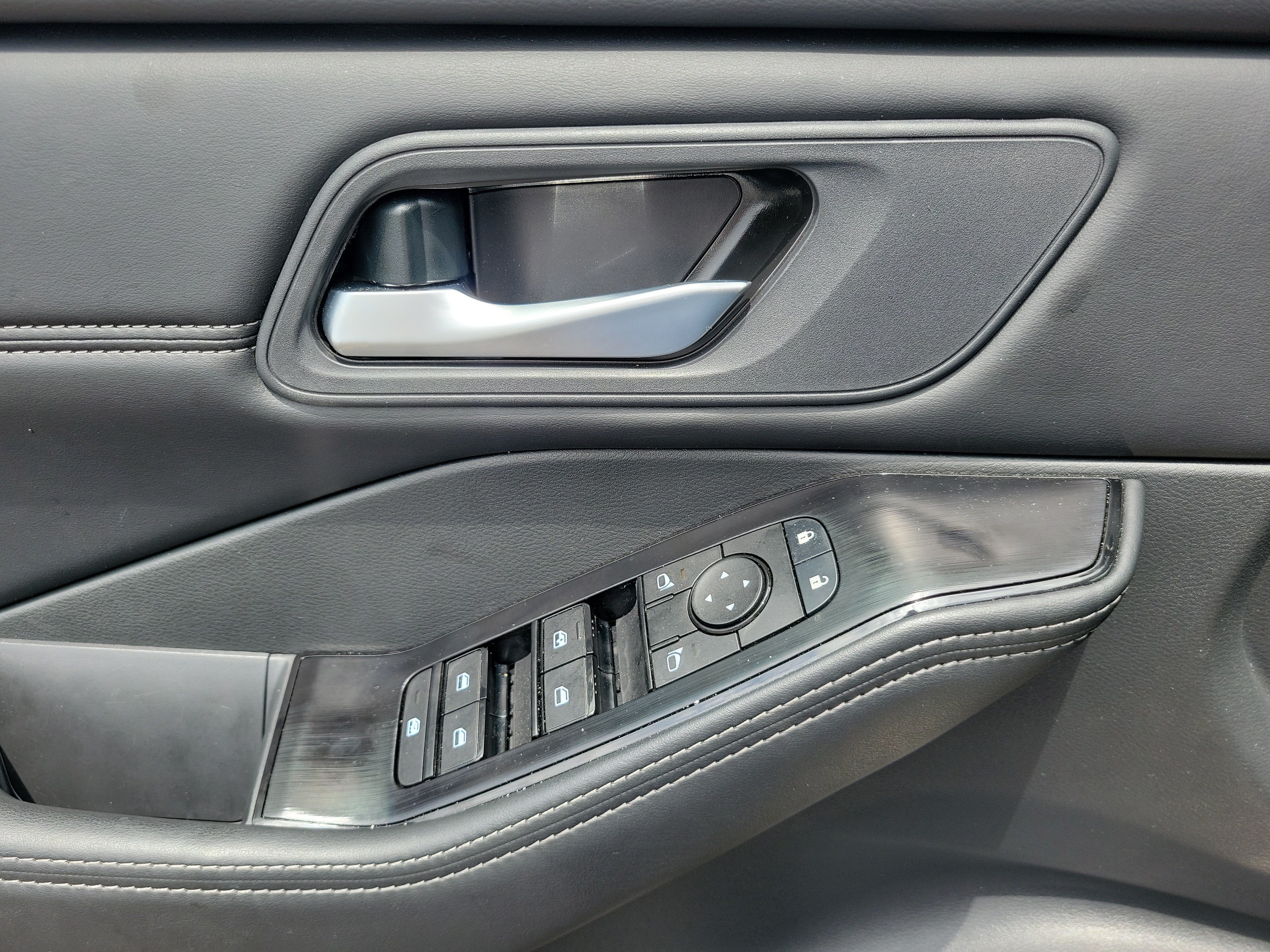 Used 2026 Nissan Rogue Dark Armor FWD image 24