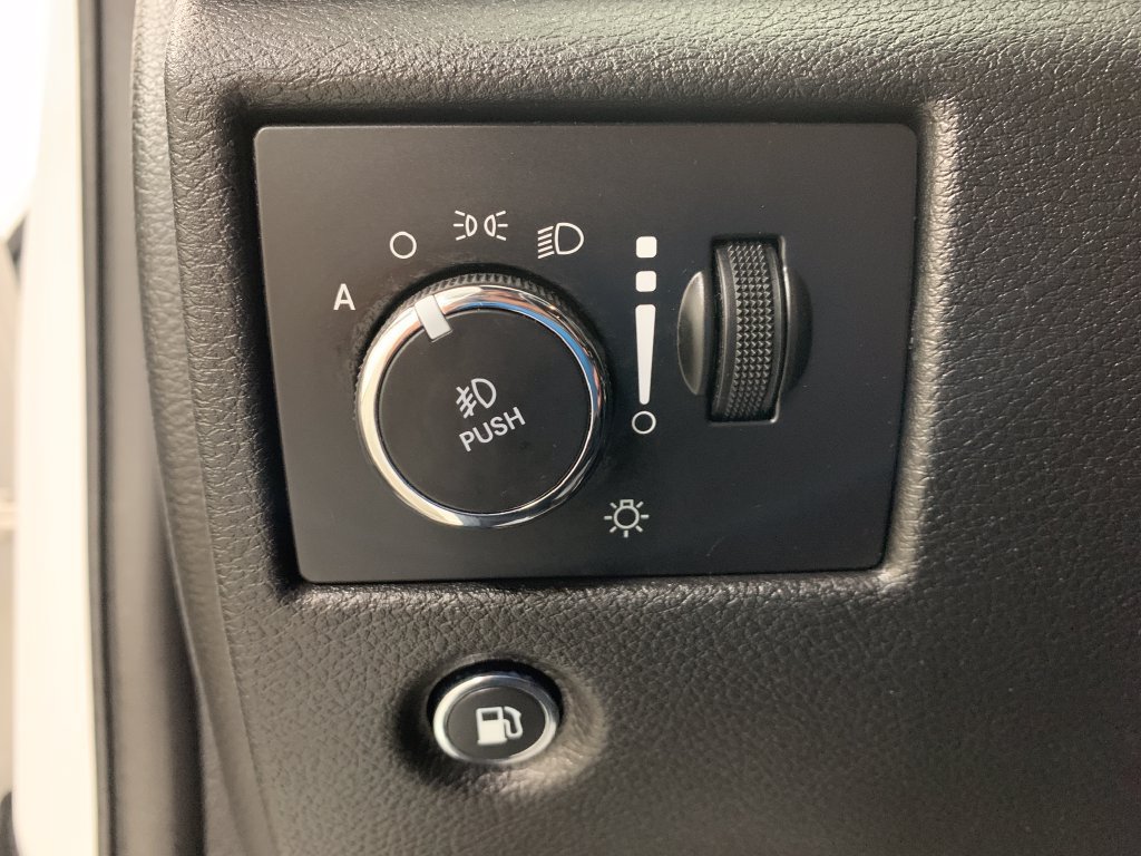 Used 2019 Jeep Grand Cherokee Altitude AWD/4WD image 15