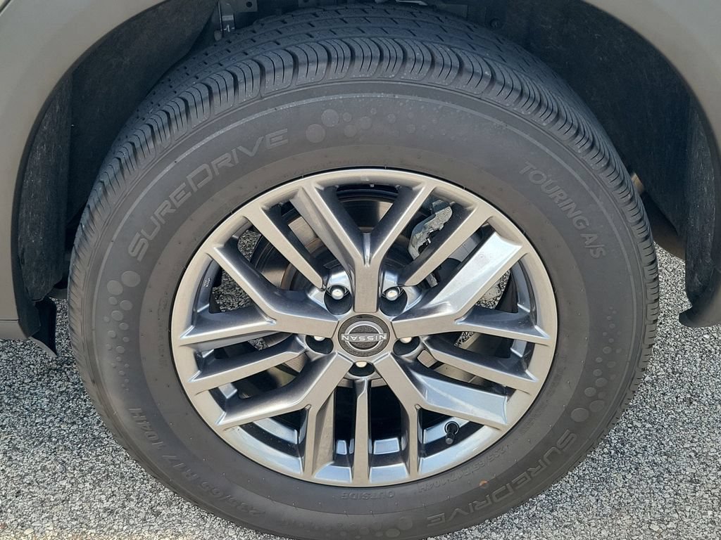 Used 2023 Nissan Rogue S AWD/4WD image 12