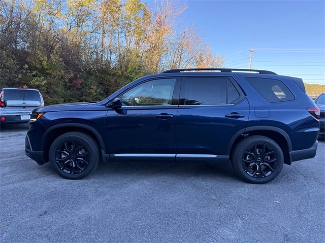 New 2025 Honda Pilot Touring image 3