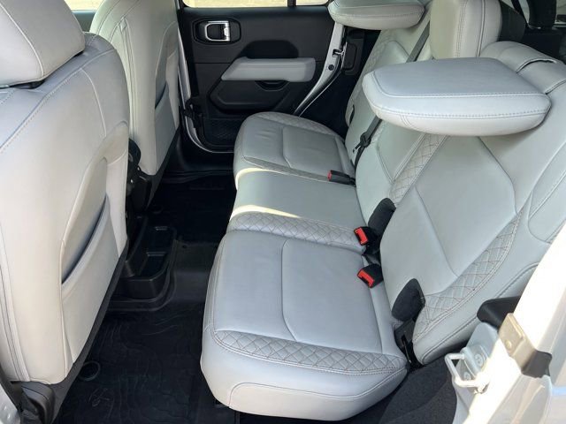 Used 2022 Jeep Wrangler Unlimited Sahara image 23