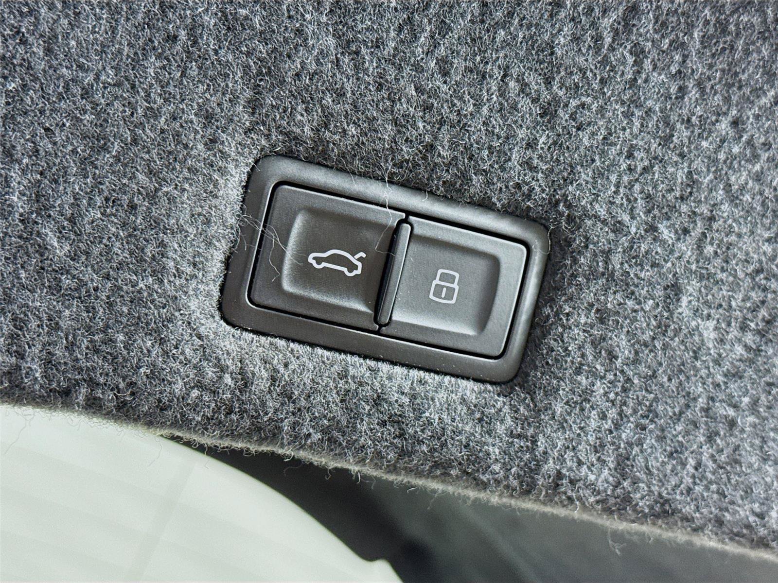 Used 2019 Lamborghini Urus AWD/4WD image 21