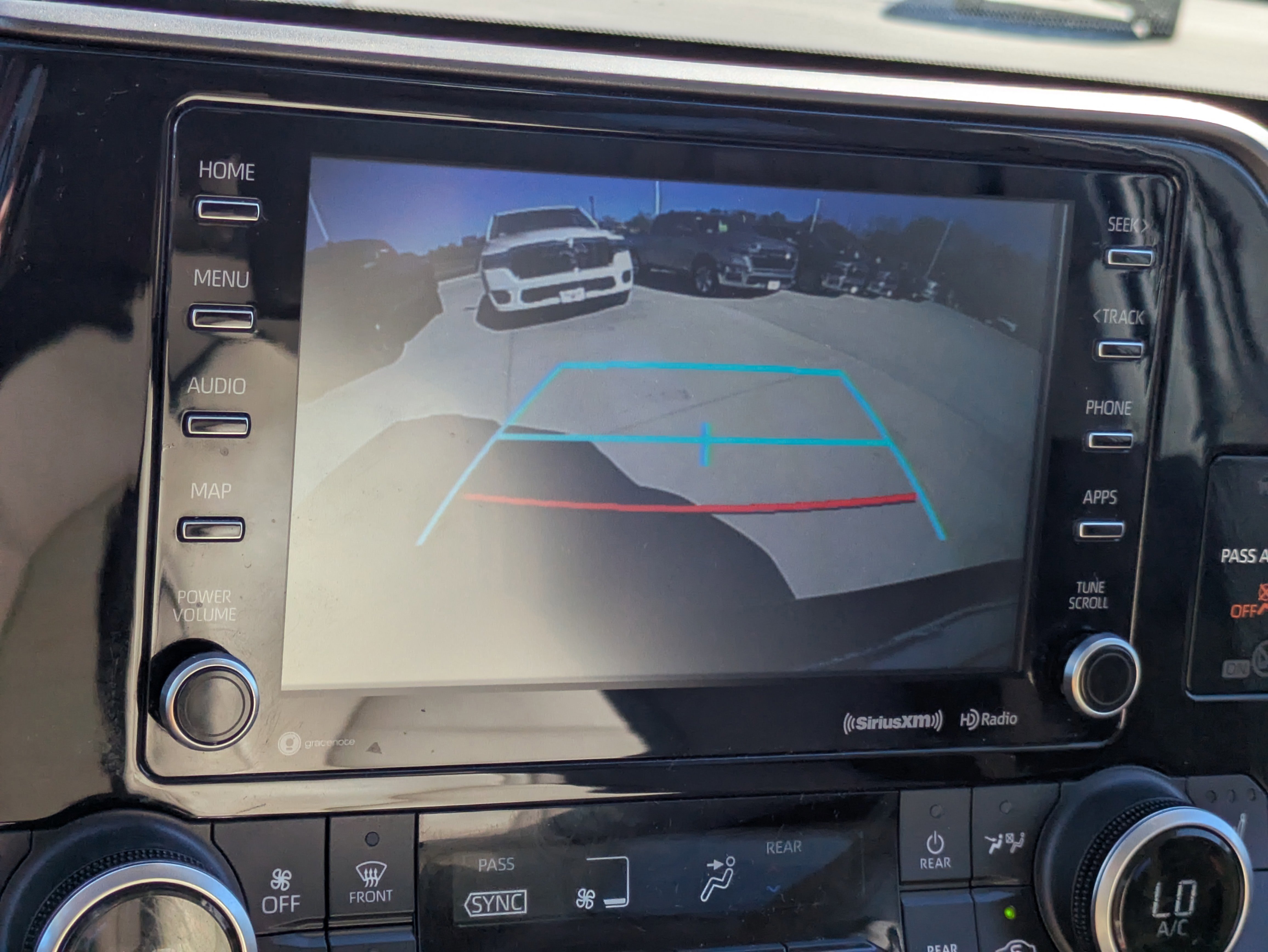 Used 2022 Toyota Highlander XLE FWD image 23