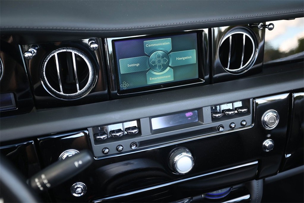 Used 2010 Rolls-Royce Phantom Drophead Coupe image 32