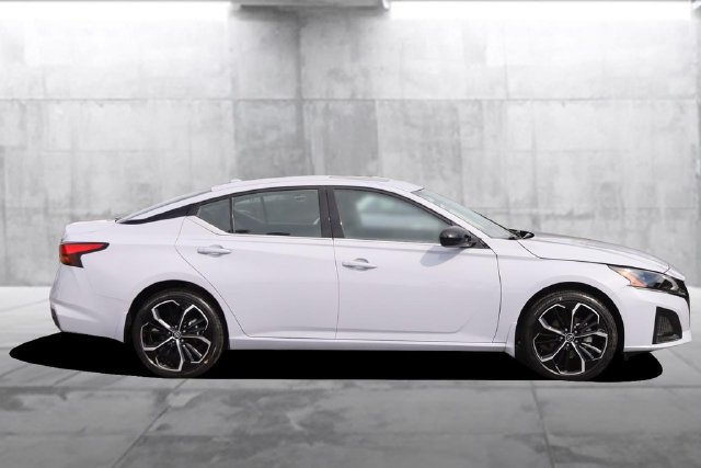 Certified 2025 Nissan Altima 2.5 SR w/ SR Premium Package AWD/4WD image 5