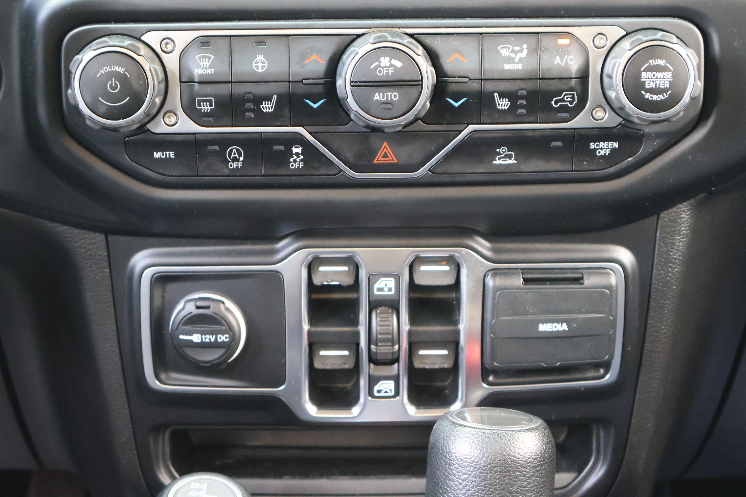Used 2020 Jeep Gladiator Overland AWD/4WD image 18