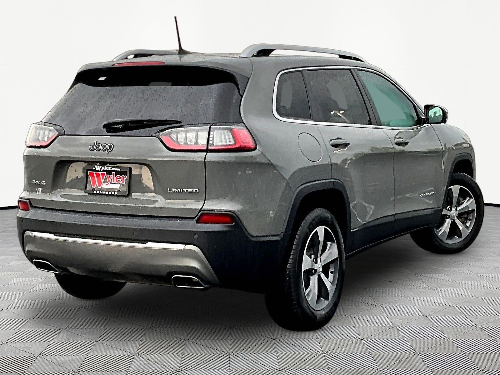 Used 2019 Jeep Cherokee Limited AWD/4WD image 6