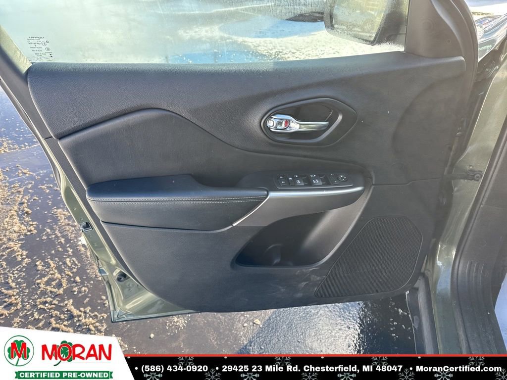 Used 2021 Jeep Cherokee Latitude Lux w/ Comfort/Convenience Group image 9