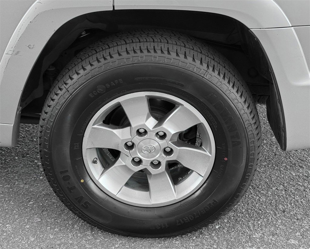 Used 2013 Toyota 4Runner SR5 w/ Convenience Pkg image 10