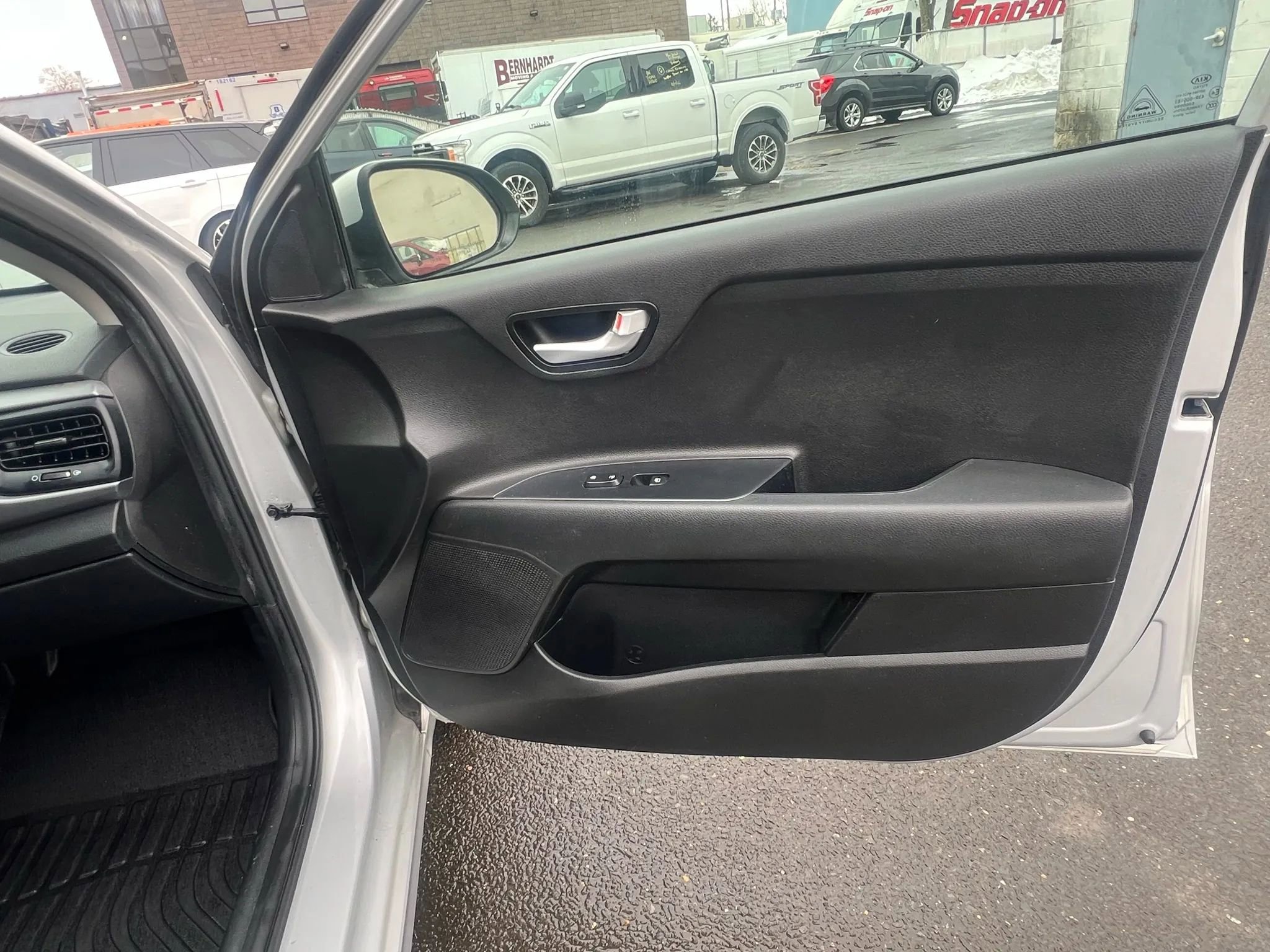 Used 2020 Kia Rio S image 29