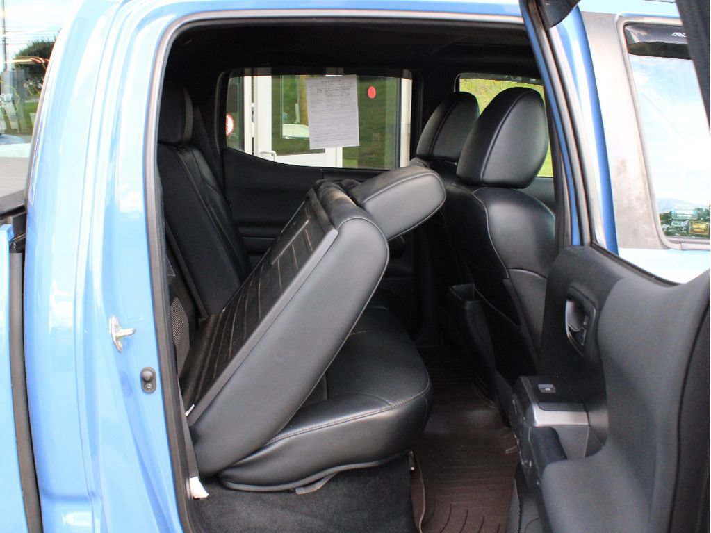 Used 2019 Toyota Tacoma TRD Sport AWD/4WD image 30