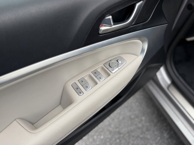 Used 2020 Genesis G70 2.0T RWD image 10