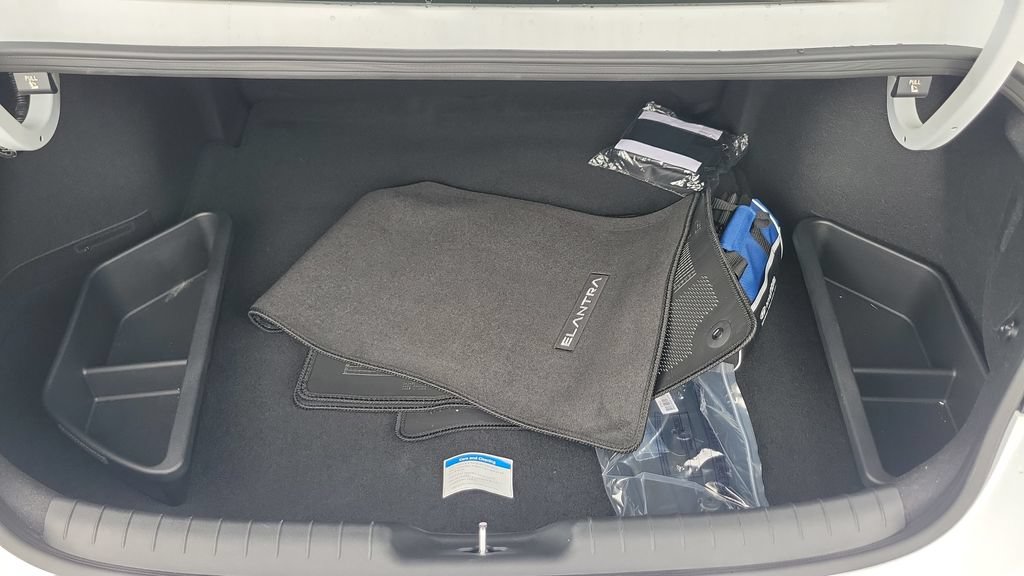Certified 2025 Hyundai Elantra SEL FWD image 9