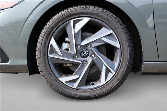 Certified 2024 Hyundai Elantra Limited FWD image 9