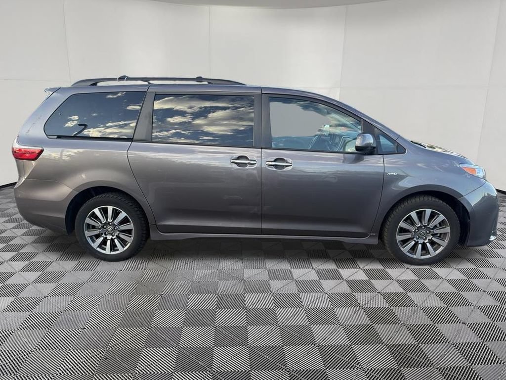 Used 2020 Toyota Sienna XLE w/ XLE Navigation Package AWD/4WD image 8