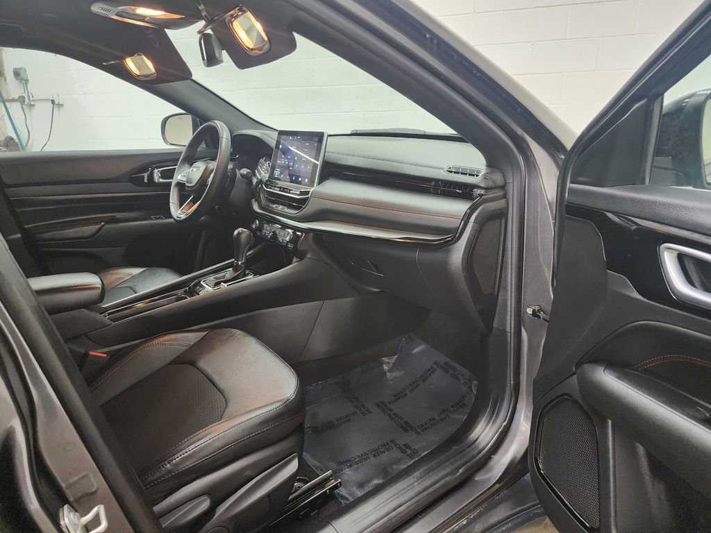 Used 2023 Jeep Compass Trailhawk image 30