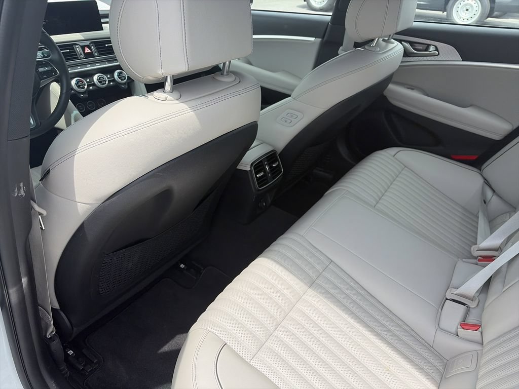 Used 2023 Genesis G70 2.0T w/ Sport Prestige Package RWD image 29