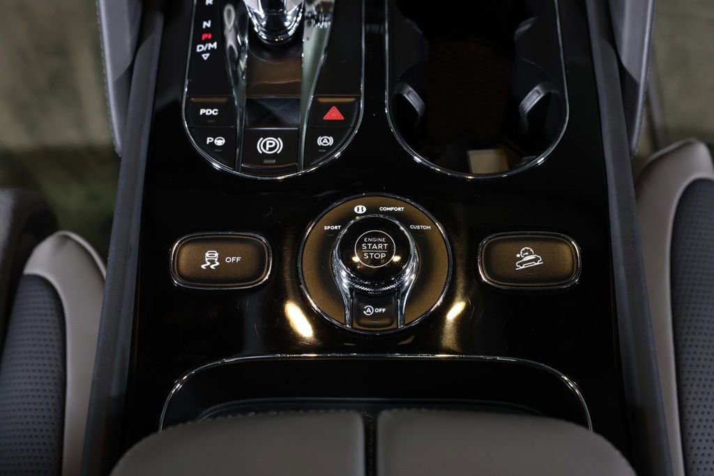 Used 2022 Bentley Bentayga image 26
