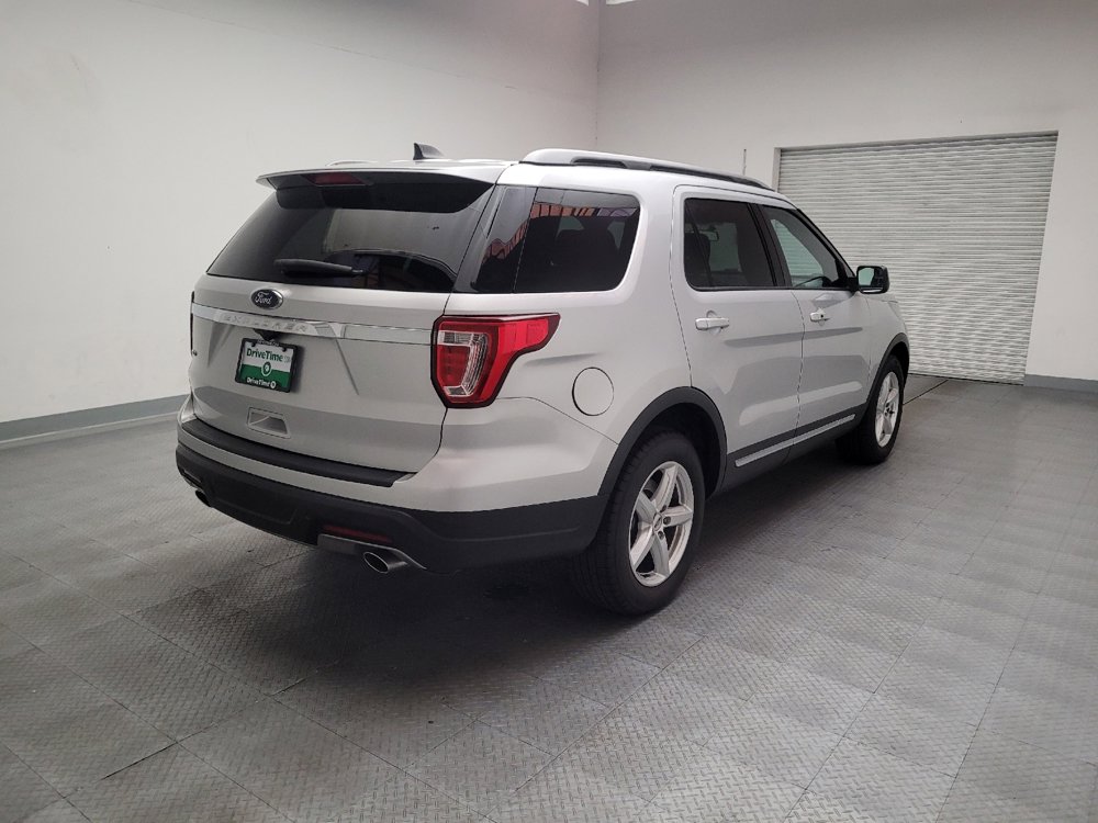 Used 2018 Ford Explorer XLT FWD image 9