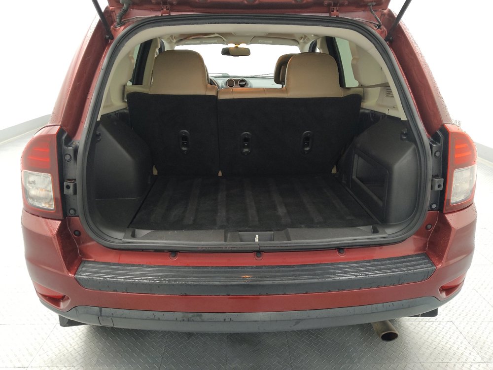 Used 2014 Jeep Compass Latitude FWD image 29