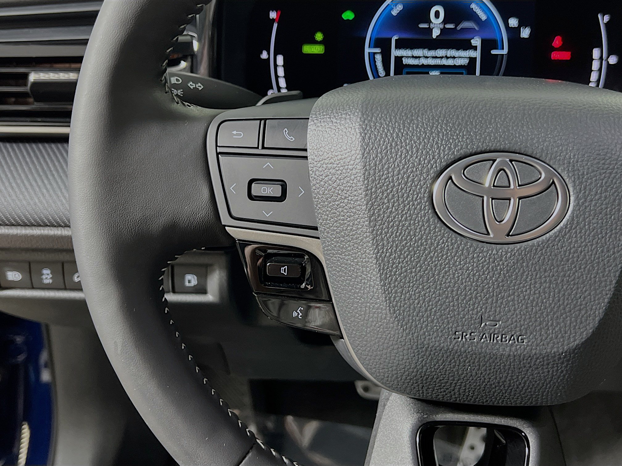 Used 2025 Toyota Camry SE w/ Convenience Package FWD image 19