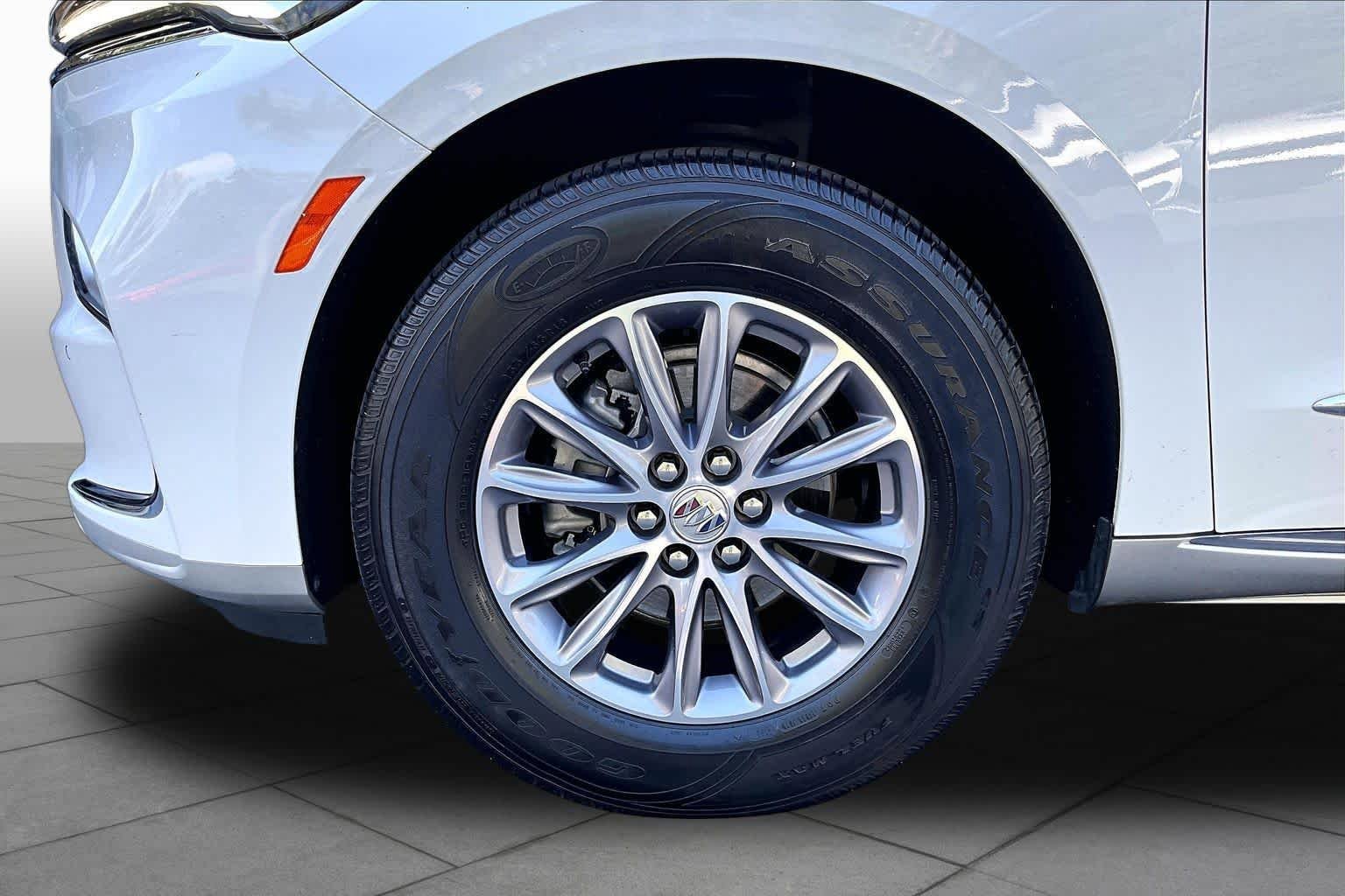 Used 2023 Buick Enclave Essence FWD image 11