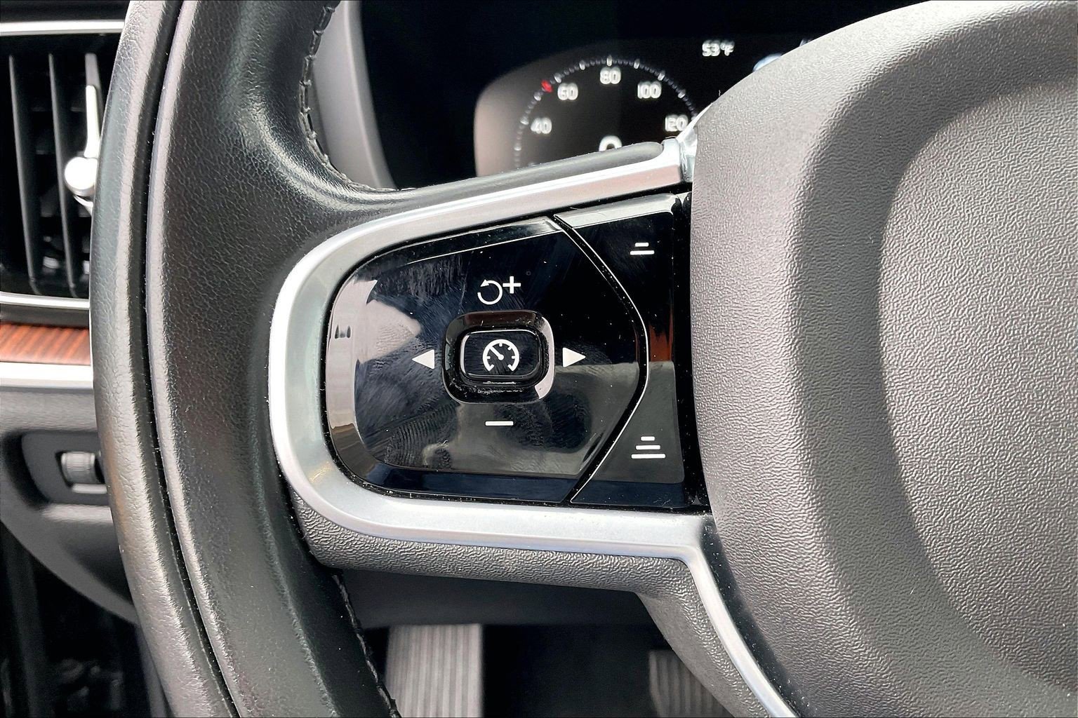 Used 2020 Volvo V60 T5 Cross Country w/ Protection Package Premier image 20