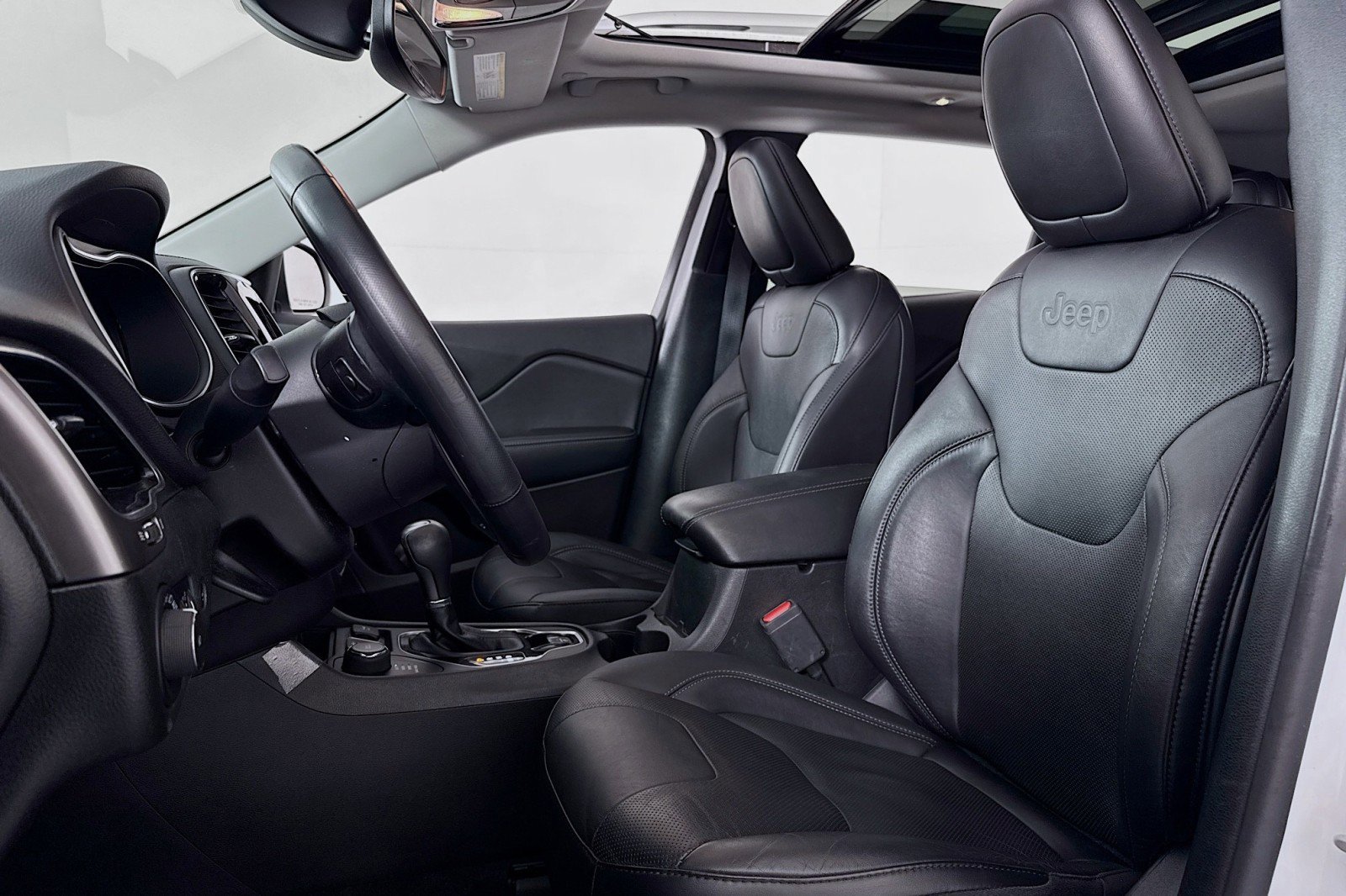 Used 2021 Jeep Cherokee Limited image 17