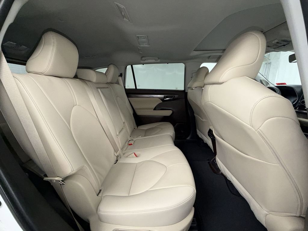 Used 2021 Toyota Highlander Limited image 5