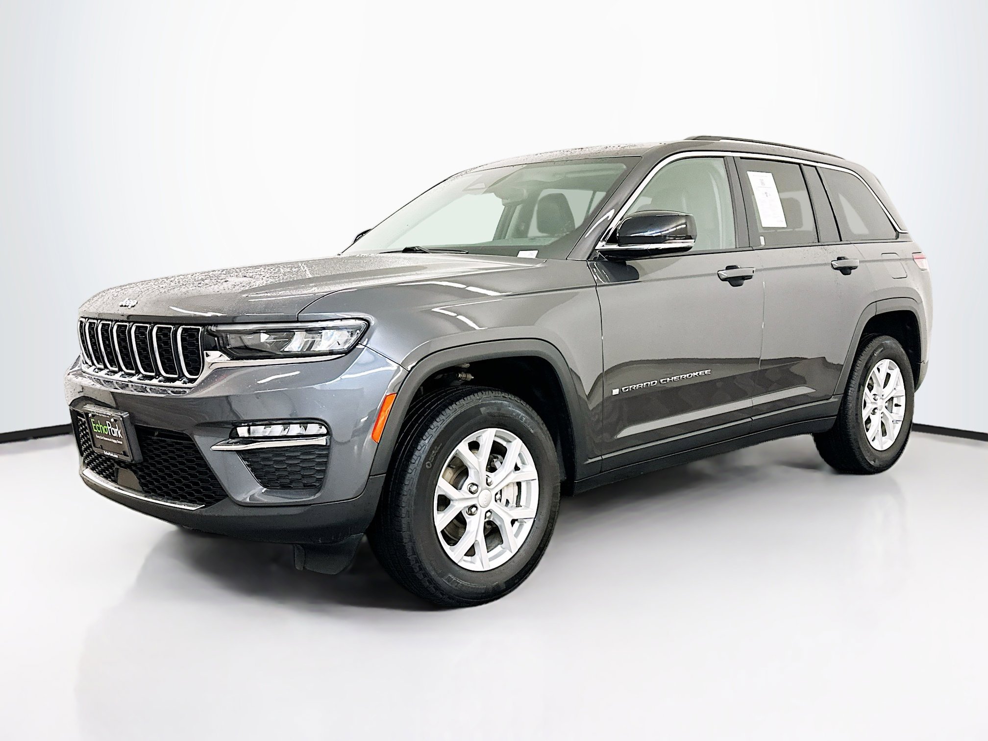 Used 2023 Jeep Grand Cherokee Limited w/ Trailer Tow Prep Group (B) AWD/4WD image 3