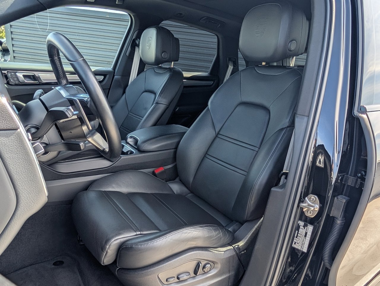 Certified 2023 Porsche Cayenne image 5