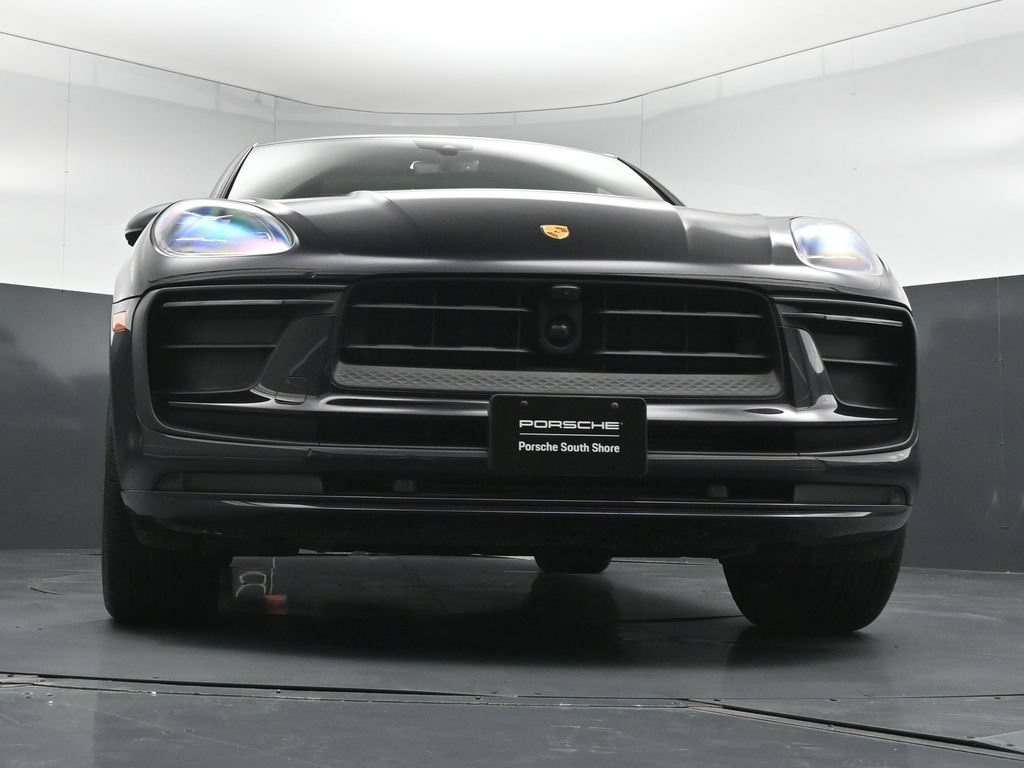Certified 2025 Porsche Macan AWD/4WD image 31
