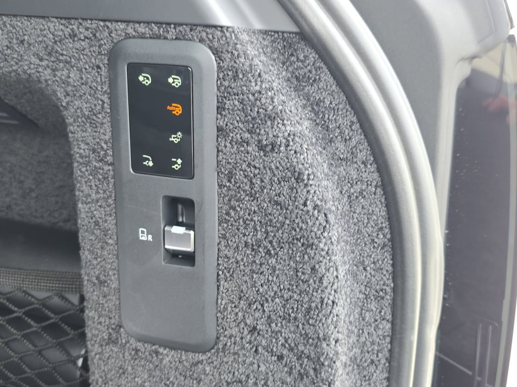 New 2025 Land Rover Range Rover SV image 14