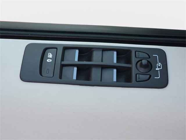 Used 2025 Land Rover Discovery Sport S image 30