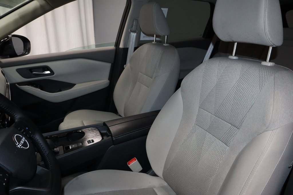 Certified 2025 Nissan Rogue SV image 25